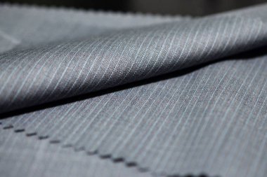 yakın kadar gary takım elbise mavi çizgili kumaş ile rulo