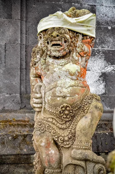 Alte Kunststatuen im Tempel von Bali — Stockfoto