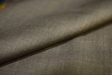 yakın kadar rulo şerit altın kumaştan takım elbise