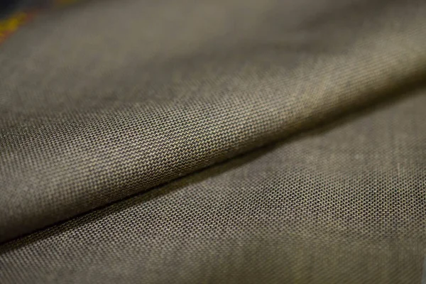 yakın kadar rulo şerit altın kumaştan takım elbise