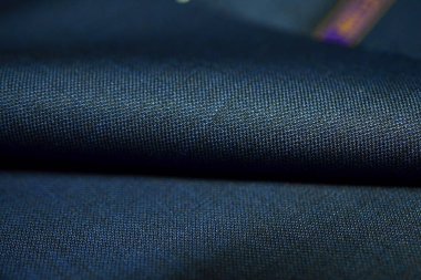 yakın kadar rulo doku koyu mavi kumaş takım