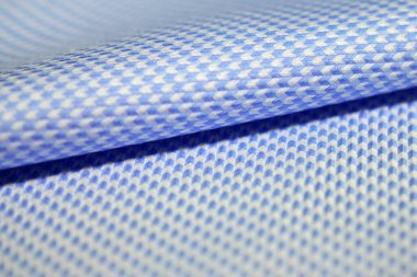 çizgili roll desen kumaş mavi ve beyaz gömlek kadar kapatın