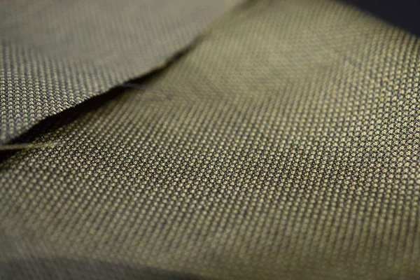 Cerrar de oro con la textura patrón negro del traje — Foto de Stock