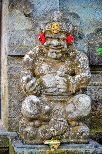 Стародавнього Бога статуї з посмішкою на Балі — стокове фото