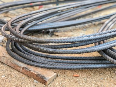 İnşaat alanında inşaat için çelik çubuk kullanımı