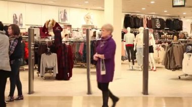 Zaman atlamalı insan Noel öncesi alışveriş