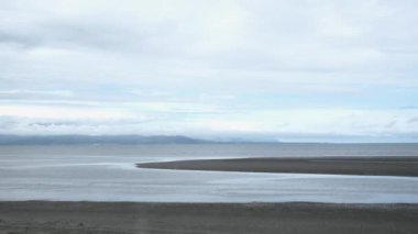 Bulutlar üzerinde plaj timelapse şekillendirme