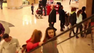 Zaman atlamalı insan Noel öncesi alışveriş