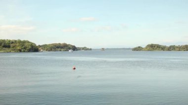 Sakin göl doğa panorama