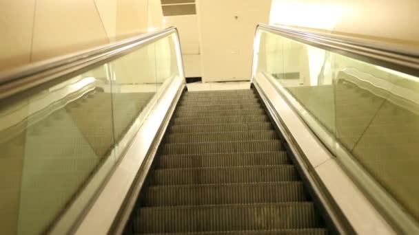 Escalator vide remontant — Video