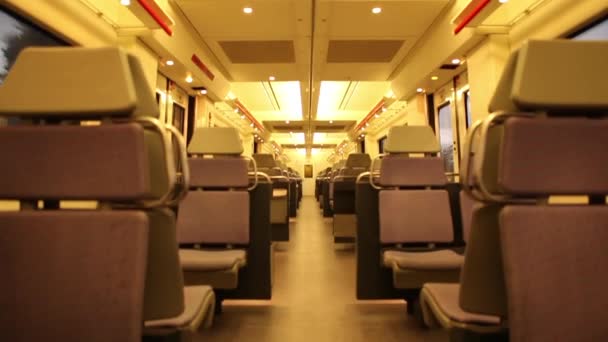 Interior del tren vacío — Vídeo de stock