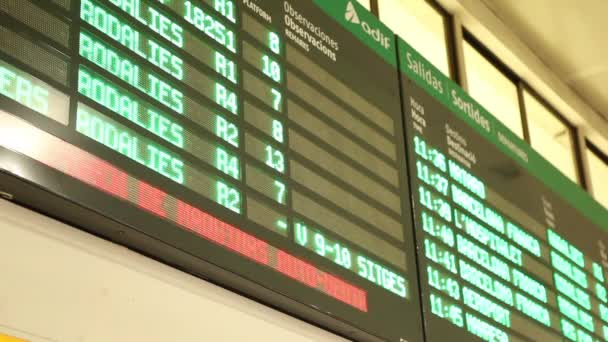Barcelona trein station bestemmingen bestuur — Stockvideo