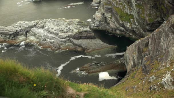 Impressive cliffs in Ireland — Stock Video