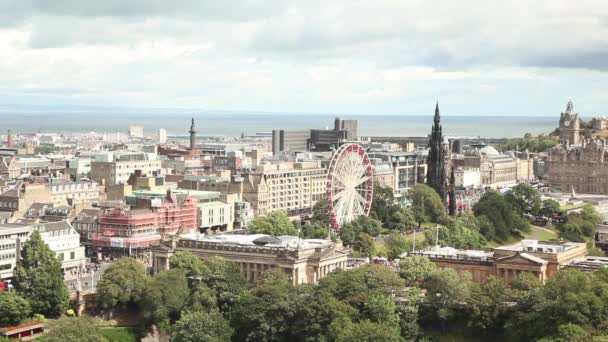 Вид с воздуха на город Эдинбург — стоковое видео