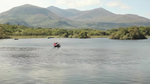 Boat sailing on lake — Stock Video