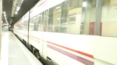 Şehir tren kullanarak yolcu 