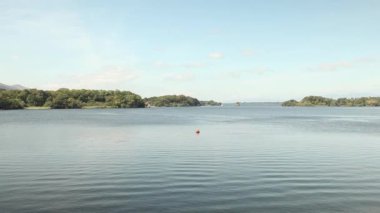 Sakin göl doğa panorama