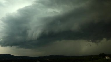 Fırtına bulutlar gökyüzü üzerinde şekillendirme 