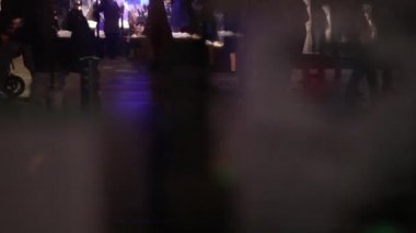 Ve Noel öncesi alışveriş insanlar