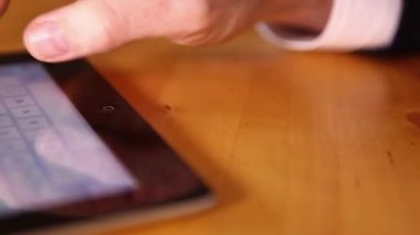 işadamı tablet kullanma