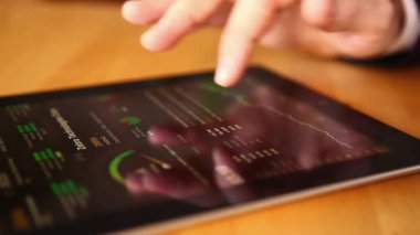 işadamı tablet kullanma