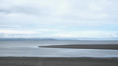 Bulutlar üzerinde plaj timelapse şekillendirme