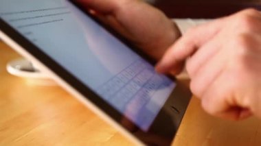 işadamı tablet kullanma