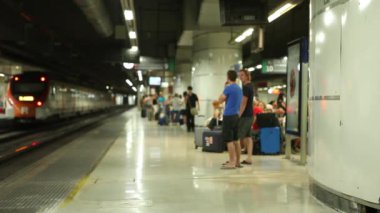 Şehir tren kullanarak yolcu 