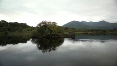 Sakin göl doğa panorama