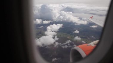 Hava resmini uçak motoru ve peyzaj