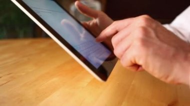 işadamı tablet kullanma