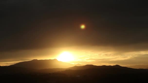 Schöner Zeitraffer bei Sonnenuntergang — Stockvideo