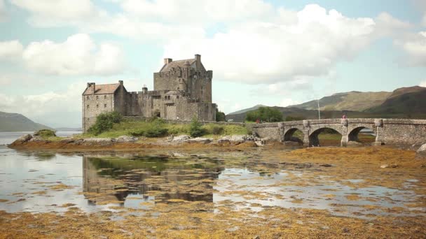 Eilean Donan Castle in Schotland — Stockvideo
