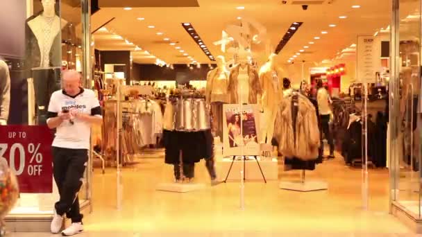 Time lapse of people shopping before Christmas — Stock Video