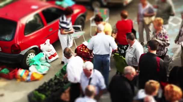 Personas en un mercado local — Vídeos de Stock