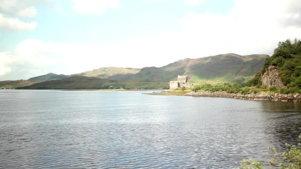 İskoçya 'daki Eilean Donan Kalesi — Stok video