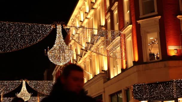 Decoraciones navideñas en las calles de Dublín — Vídeo de stock