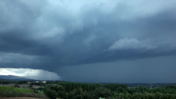 Storm wolken vervormen op sky — Stockvideo