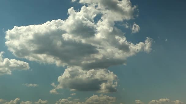 Błękitne niebo chmury timelapse — Wideo stockowe