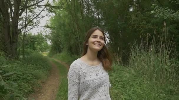 Girl walking in forest — Stock Video