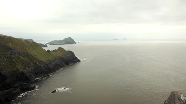 Impresionantes acantilados en Irlanda — Vídeo de stock