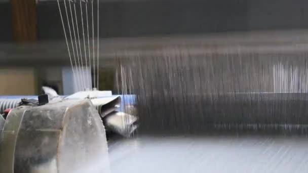 Textilní továrny robotů a strojů — Stock video