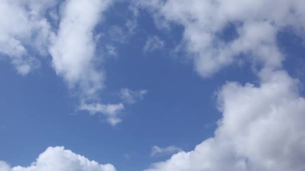 Céu azul nuvens timelapse — Vídeo de Stock