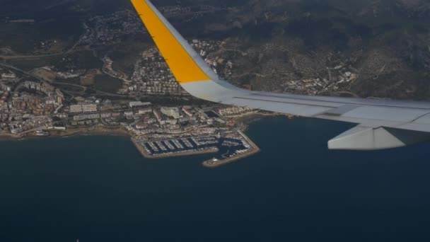 Wing of the plane on a background of sky — Stock Video