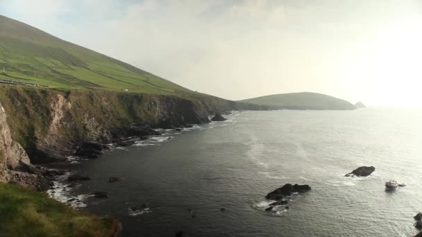 Beeindruckende klippen in irland — Stockvideo