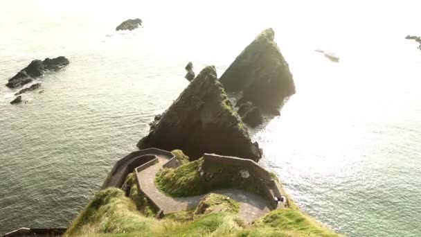 令人印象深刻在爱尔兰的悬崖 — 图库视频影像