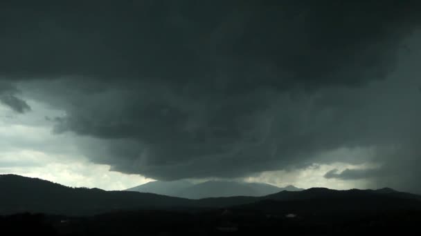Nuvens de tempestade formando no céu — Vídeo de Stock