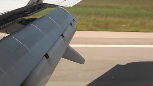 離陸する飛行機の翼 — ストック動画