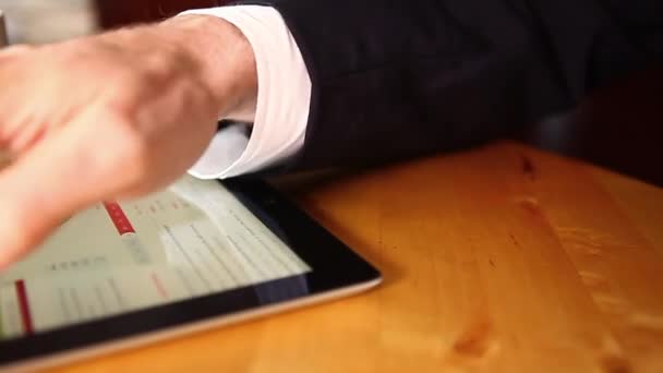 Businessman using tablet — Stock Video