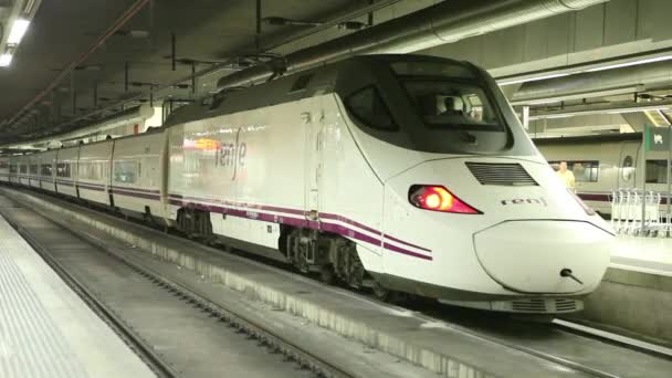 Passagers utilisant le train de ville — Video